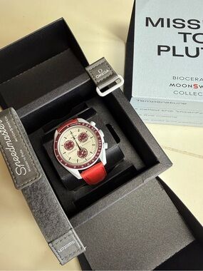 Omega X Swatch BIOCERAMIC MOONSWATCH Mission to Pluto Speedmaster
